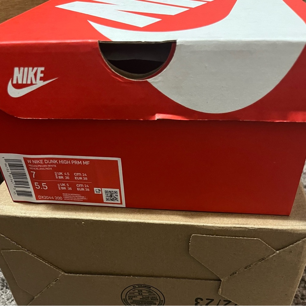 Brand new never worn. Too small.